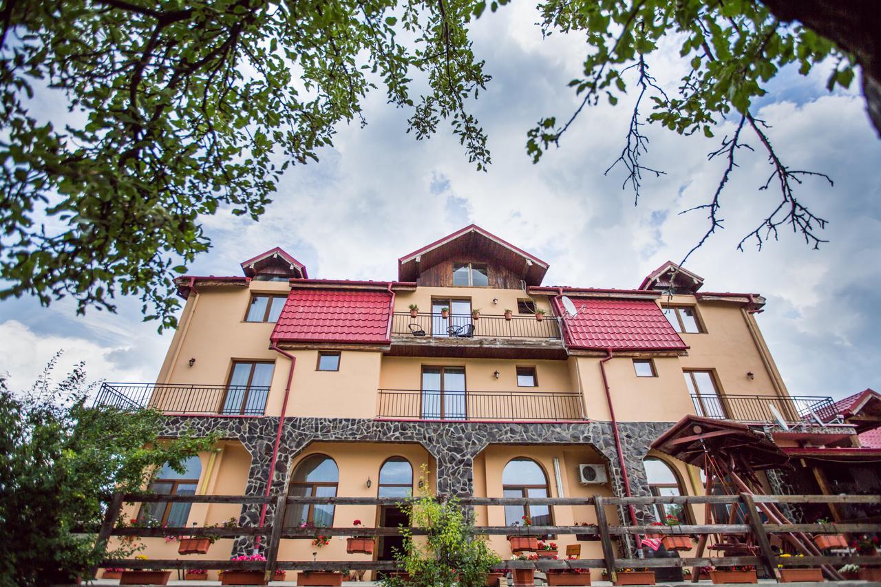 Hotel Heaven Sălişte Esterno foto
