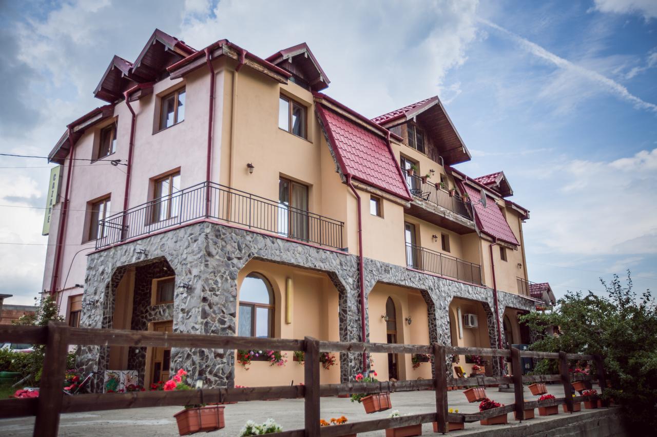 Hotel Heaven Sălişte Esterno foto