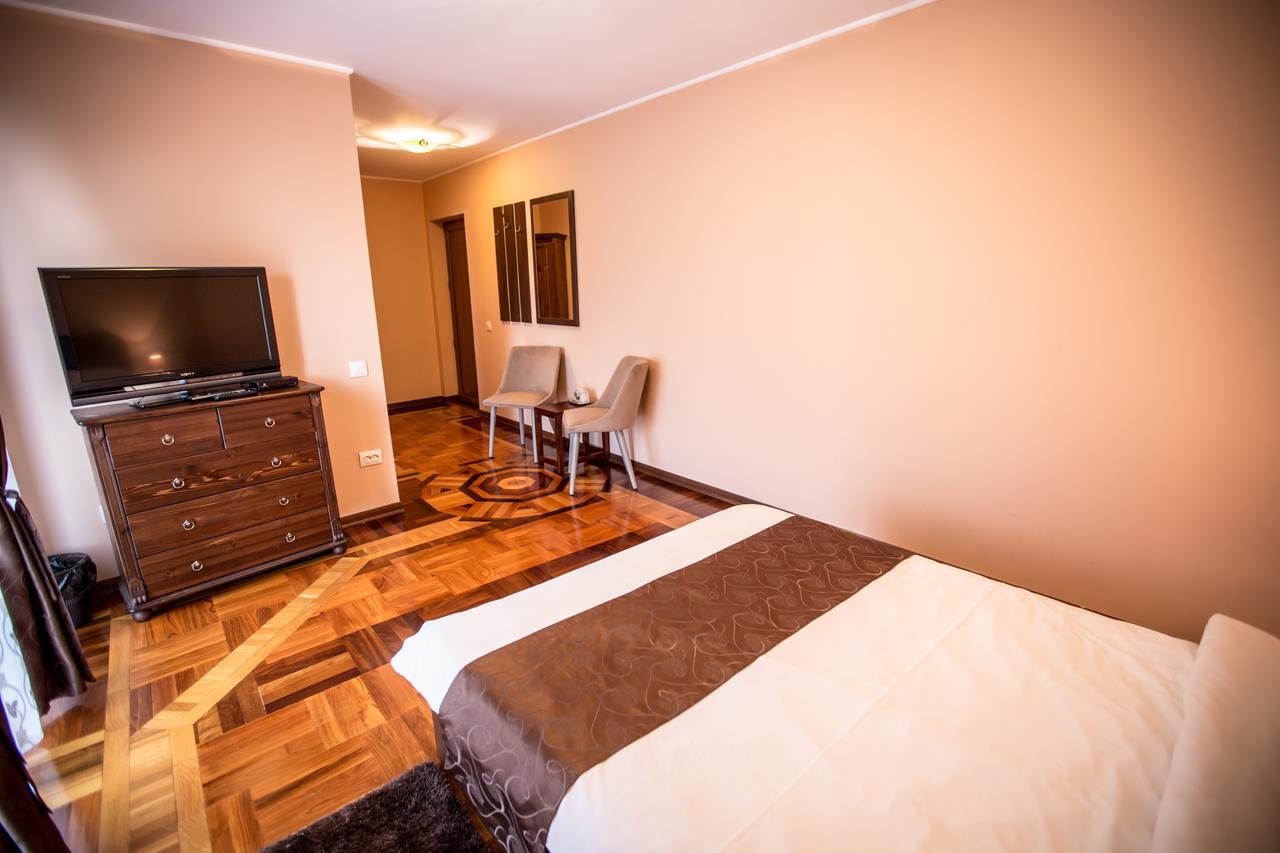 Hotel Heaven Sălişte Esterno foto